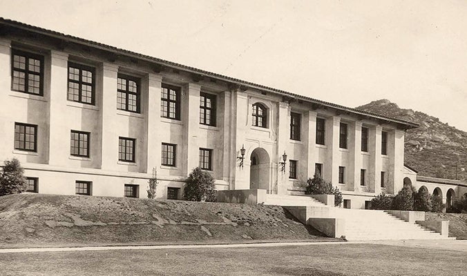 Main bldg and south wing CES 1928 (c) UCR / CNAS